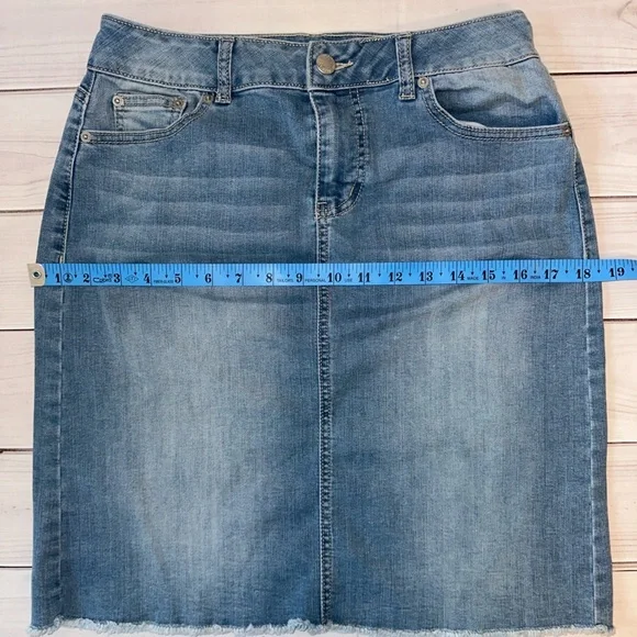 West Sport denim skirt in a size 2 
Spring Summer Office Church Dressy Casual✨ - Picture 4 of 6